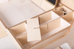 Justerbart børne multisensorisk skrivebord Luula