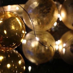 BATTERIJ VERLICHTING 40LED 4MTR ZWART DRAAD WARM WIT