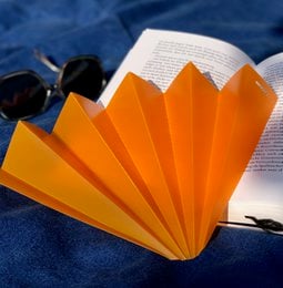 Éventail à main, éventail, éventail, orange translucide