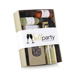 Champagne party gift set with assorted wines, champagne, and snacks. Includes gold-colored champagne bottle, wine bottles, and crackers in a wooden gift box.