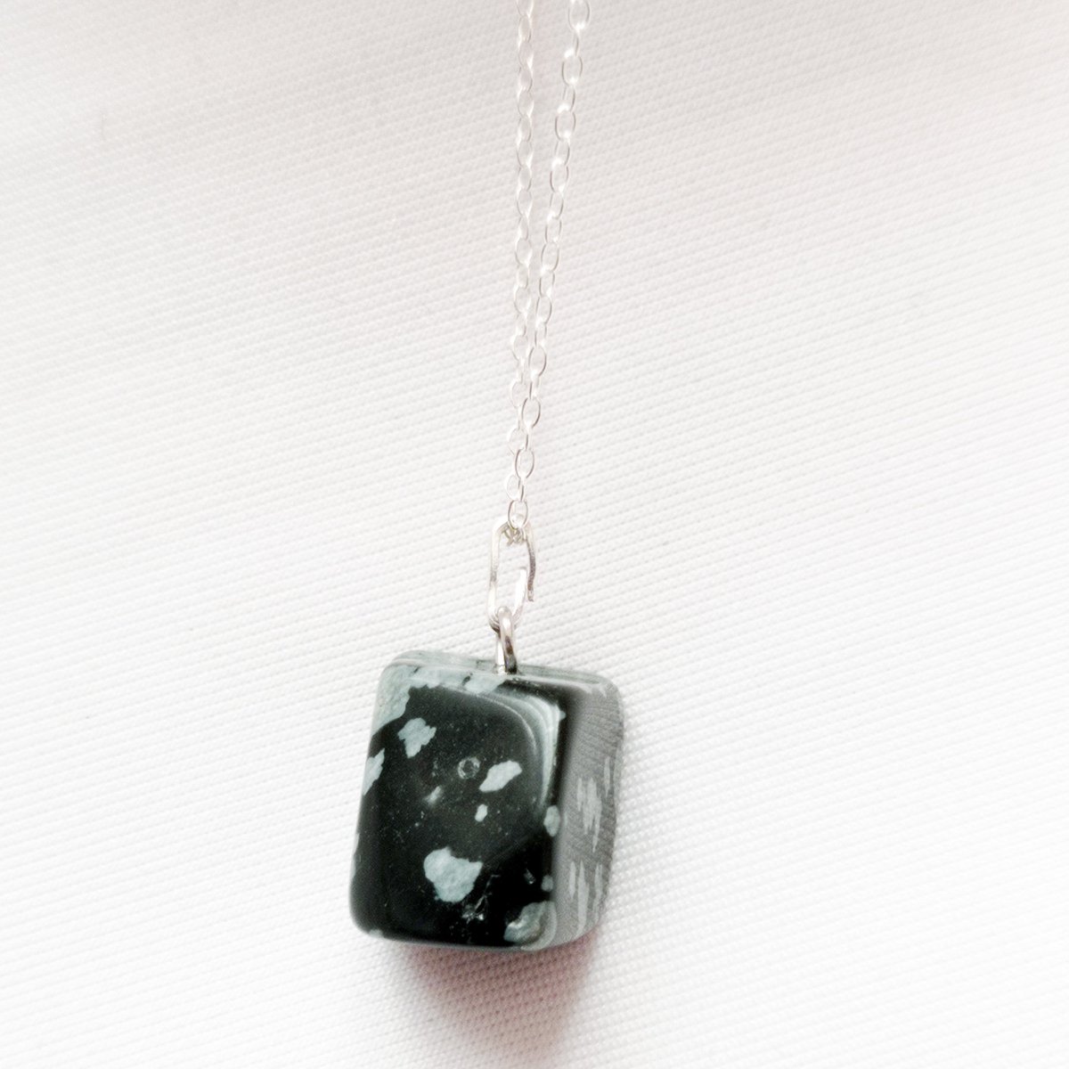 Snowflake Obsidian Sterlingsølv halskæde, rå ædelsten halskæde, hjerte vedhæng halskæde, ædelsten halskæde, Sterling sølv halskæde | af nlanlaVictory