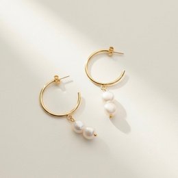  Gold hoop earrings with pearl accents