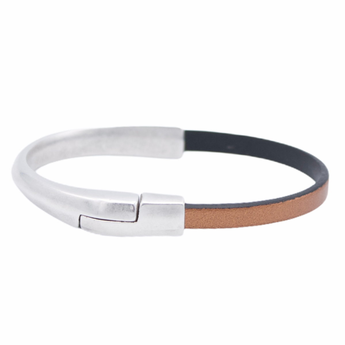 AMACAYACÚ (silver) leather bracelet with magnetic closure
