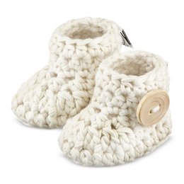 Soft, cozy baby booties in a variety of neutral colors including cream, dusty pink, grey, light blue, mint, and beige. Sizes range from 0-3 months to 6-9 months. The booties feature a chunky, crocheted design with a wooden button accent.