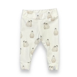 Newborn pants in a safari-inspired print featuring adorable penguin illustrations. Made from soft, comfortable cotton fabric. Available in sizes 44, 50, 56, 62, and 68.