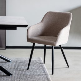  Upholstered dining chairs with a linen fabric in sand or terracotta color, featuring a curved backrest and black metal legs for a modern, minimalist design.
