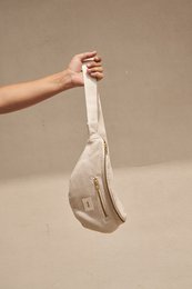  Beige shoulder bag with textured fabric and zipper closure. Suitable for casual or formal wear.