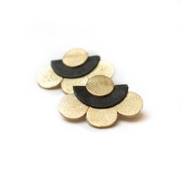 Pendientes grandes Flor - cuero dorado y negro