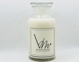 White glass bottle candle with Vhr logo. Scented candle in various fragrances including Sapin Magique, Joie de Noël, Douceur Coton, Sous la Couette, Thé à la Bergamote, Rêve d'Orient, Île Paradisiaque, Zeste de Yuzu, Cerisier en Fleur, Petit Soleil du Midi, Figue de Provence, Rosalia, Hercules, Ulixes, Jardins du Sud, Fruits d'été.