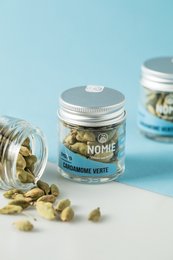 Organic green cardamom (30ml) - Aromatic spice with a warm, slightly sweet flavor. Ideal for curries, rice dishes, and baked goods.