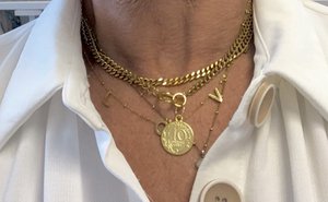 Chain link with coin