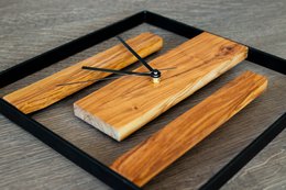 Reloj de pared moderno de madera de olivo