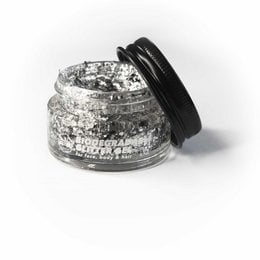 Glitter gel in silver color, suitable for face application. Contains shimmering particles for a sparkling effect.
