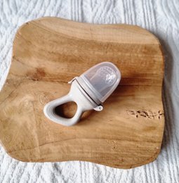 Sucette Fruit Feeder - Sable à pois