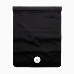 Black laundry bag with vacuum effect, suitable for weekend use.