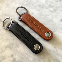 Lundholm Leren sleutelhanger met bieropener zwart - leuk mannen cadeautje vaderdag geschenk vaderdag cadeau man mannen cadeaus - leren flesopener | Scandinavisch design