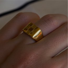 Sacra - Geometric Gold Check-board Block Ring