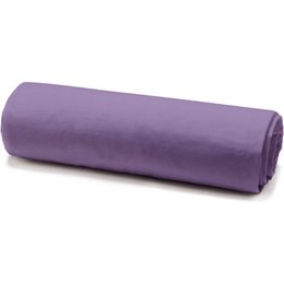  A fitted sheet made of 100% cotton percale material in a fig color. The sheet measures 180x200cm with a 25cm depth.