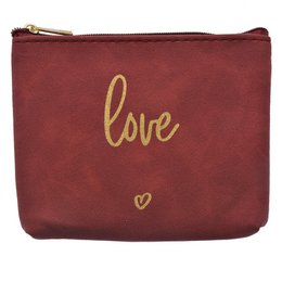  A red synthetic toiletry bag measuring 13x1x10 cm, featuring the word "love" in gold text and a small heart symbol.