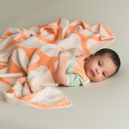  Soft, cozy baby blanket in a soothing green color with squirrel print design. Perfect for swaddling and keeping newborns warm and comfortable.