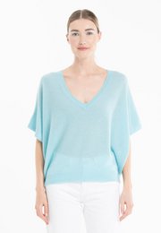  Turquoise cashmere pullover with v-neck and short sleeves. Soft, cozy, and stylish women's sweater in a vibrant turquoise color.