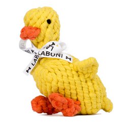 "A yellow, rope-textured dog toy in the shape of a duck, measuring 16x16x7 cm."
The product is a yellow, rope-textured dog toy in the shape of a duck, measuring 16x16x7 cm. The toy is made of durable materials and is suitable for pets.