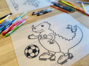 Recolorable placemat Dino Football
