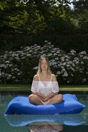 FLOAT BEANBAG SWIMMINGPOOL - kongeblå