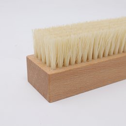Sneaker brush with vegetable fiber