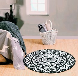 Cozy reindeer-themed throw blanket in red and grey colors, available in 130 x 180 cm size. Features a decorative basket and patterned rug for a complete living room setup.