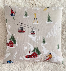 Chaletkussen skiër 40x40cm