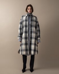 Padded overshirt in a plaid pattern, suitable for women's coats. Available in sizes XXS/XS, S/M, and L/XL.