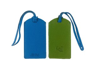 K0041EOB | Made in Italy two-tone luggage tag in genuine full-grain leather, dollar grain - Green/Blue - Dimensions: 6.5 x 12 cm - Packaging: rigid bottom/lid Gift Box