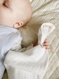 Muslin med hæklet piping - lys pink