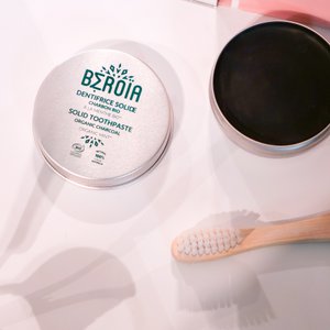 Solid charcoal toothpaste - with mint essential oils