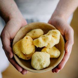 Gąbka naturalna dla niemowląt w pudełku prezentowym, mała