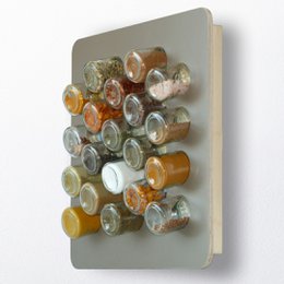 Étagère à épices · COLOR-MIX : noir, blanc, gris-brun · avec 20 verres · contreplaqué de bouleau · Façade HPL