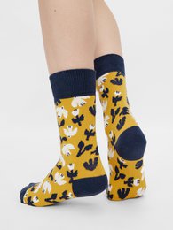 Colorful socks with a bird pattern in yellow and navy blue. Made of organic materials.