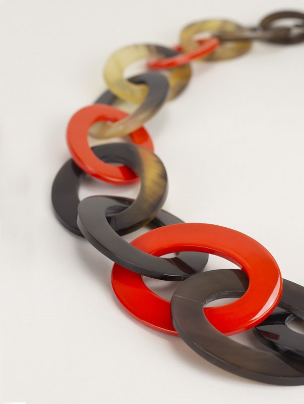 3-size flat oval rings long necklace with orange lacquer
