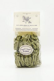  Green spinach tagliatelle pasta nests, Italian style, nutmeg flavored dried pasta package.