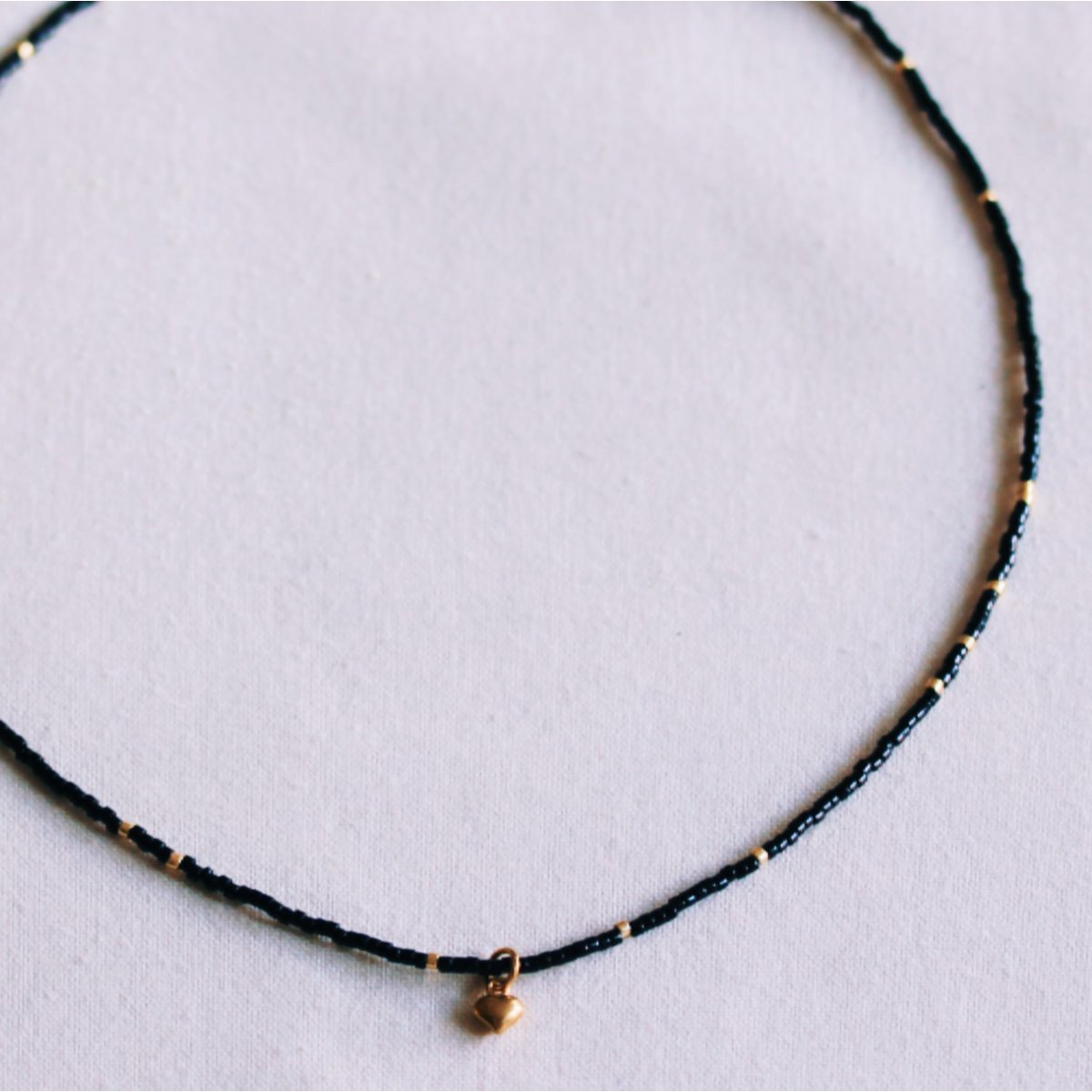 Miyuki chain with mini heart – black/gold-plated