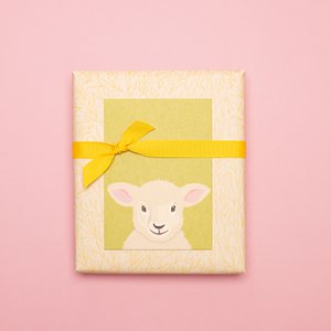 Eenvoudige paaskaart: lamskaart voor paaswensen, cadeau-idee voor Pasen, vrolijke paaskaart lam, groene kaart lente, paaskaart kind