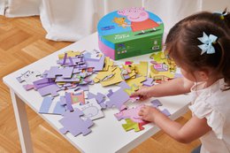 Peppa Pig puzzle suitcase with Peppa Teddy, 40 pieces, colorful cartoon characters and scenes.