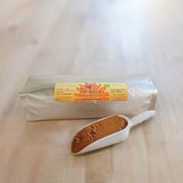 Organic cinnamon powder in a 1kg package. Ground cinnamon spice with a warm, sweet aroma and flavor. Suitable for cooking, baking, and seasoning.