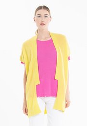 Bright yellow short-sleeved women's vest with a pink top, perfect for a casual or sporty look.