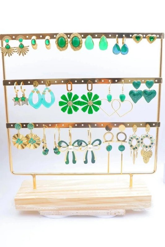 Masser af smykker med display