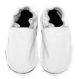  White leather slippers with soft, plush lining. Comfortable and stylish footwear for indoor or casual wear.