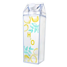 Transparent plastic water bottle, 750 ml capacity, with a simple, minimalist design featuring lemon and leaf graphics.