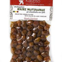 Ausgewählte grüne Oliven von der Insel Lesbos