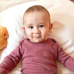 Organic baby long-sleeve bodysuit in bordeaux color. Made of soft, comfortable organic cotton material. Features a simple, classic design suitable for everyday wear.